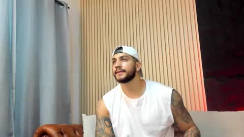 kylenorth_ online show from November 14, 6:31 pm