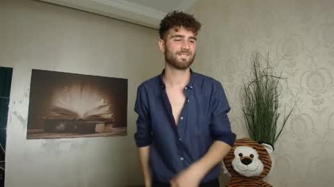 KyloEast online show from May 7, 8:03 am