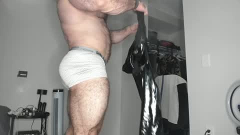 Snapshot of l0v35_2_5p00g3 chatting on December 17, 7:40 am l0v35_2_5p00g3 online show from December 17, 7:40 am