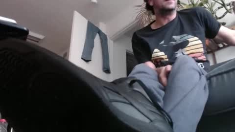 Snapshot of laidback_and_chill chatting on December 5, 3:17 pm Rick online show from December 5, 3:17 pm