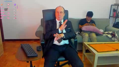 lajose52 online show from December 5, 7:43 pm