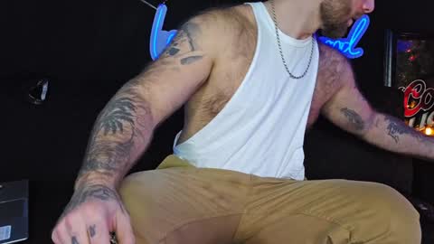 Snapshot of lancehardwood222 chatting on December 11, 1:28 am LANCE online show from December 11, 1:28 am