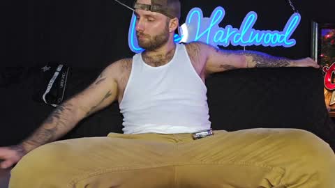 Snapshot of lancehardwood222 chatting on December 20, 1:25 am LANCE online show from December 20, 1:25 am