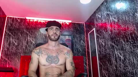 Lancelot Benwick online show from February 24, 7:52 pm