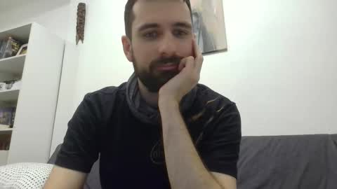 laraaan online show from December 5, 9:00 pm