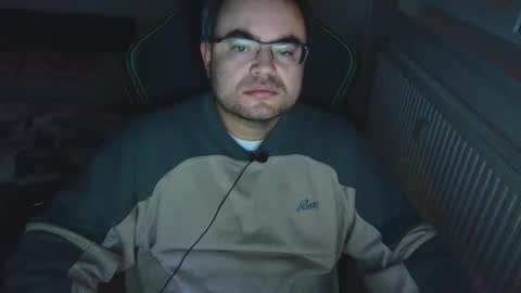 latexboy893 online show from January 6, 4:11 pm