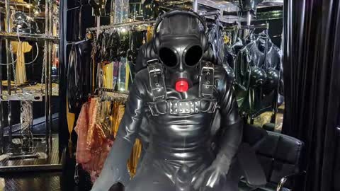 latexlover202 online show from December 22, 11:09 pm