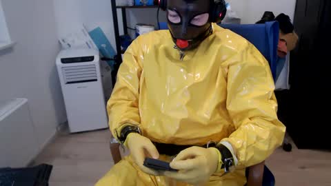 latexslaafboy online show from December 9, 7:28 am