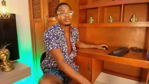 latinblack_98 online show from January 12, 2:32 pm