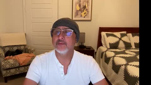 QS - INDEPENDENT MODEL online show from October 26, 4:25 am