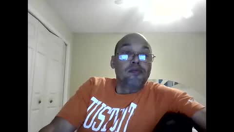 Snapshot of latinoinfla chatting on December 8, 9:19 pm latinoinfla online show from December 8, 9:19 pm