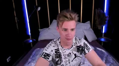 Snapshot of lawrence_miles chatting on October 18, 8:36 pm Lawrence online show from October 18, 8:36 pm