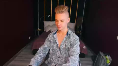 Snapshot of lawrence_miles chatting on September 21, 4:45 am Lawrence online show from September 21, 4:45 am