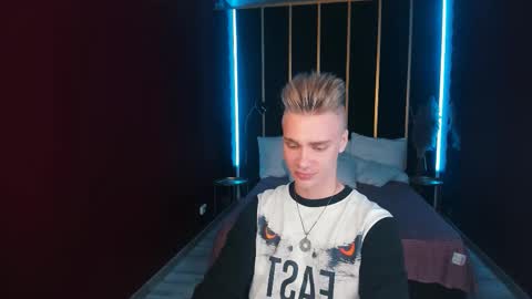 Snapshot of lawrence_miles chatting on September 22, 10:48 am Lawrence online show from September 22, 10:48 am