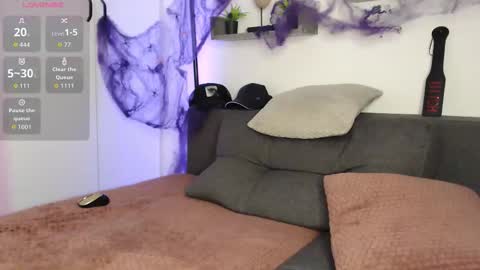 Snapshot of lazar_angels chatting on October 26, 6:37 am Laz online show from October 26, 6:37 am
