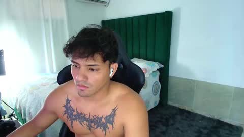  Lei  online show from February 19, 9:55 pm