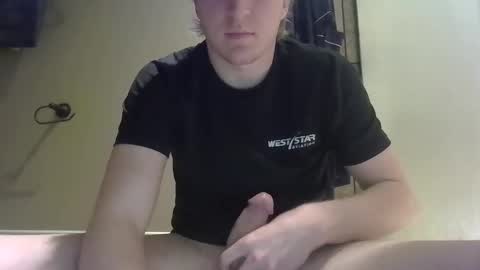 Snapshot of lenewton2004 chatting on February 5, 10:44 pm lenewton2004 online show from February 5, 10:44 pm