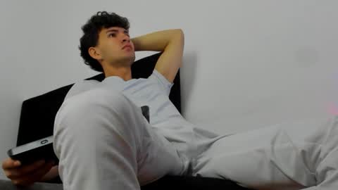 leo183877 online show from February 25, 11:55 am