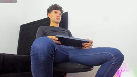 leo183877 online show from March 1, 3:06 am