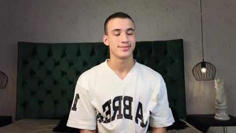 leo online show from December 5, 1:25 am