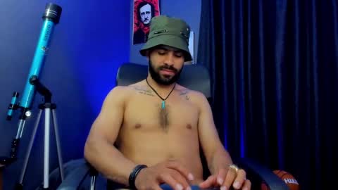 Leo  Diaz online show from February 8, 3:30 am