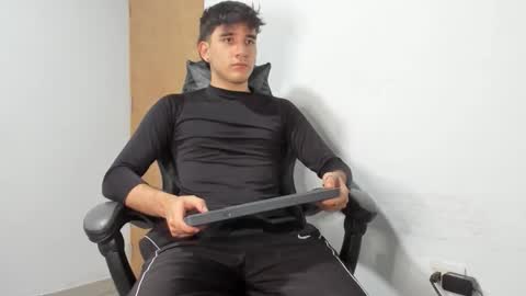Snapshot of leo_jones389 chatting on October 26, 10:45 pm Leo Jones online show from October 26, 10:45 pm