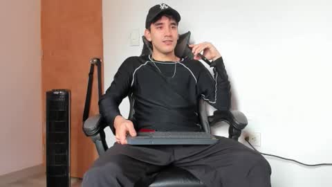 Leo Jones online show from December 5, 6:15 pm