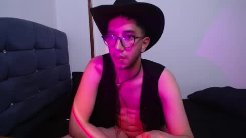 Snapshot of leoh_hades chatting on October 29, 2:03 am Leoh online show from October 29, 2:03 am