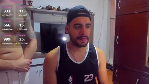 Snapshot of leon__hart chatting on December 18, 4:28 pm Leon Hart online show from December 18, 4:28 pm