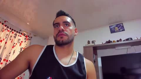 Snapshot of leon__hart chatting on December 17, 5:47 pm Leon Hart online show from December 17, 5:47 pm