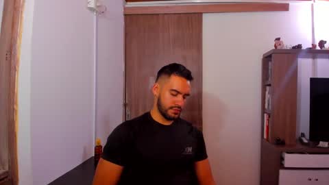 Snapshot of leon__hart chatting on February 11, 10:28 pm Leon Hart online show from February 11, 10:28 pm