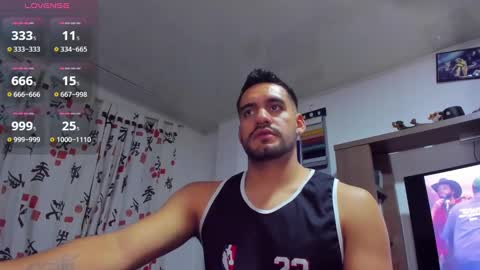 Snapshot of leon__hart chatting on December 16, 12:37 am Leon Hart online show from December 16, 12:37 am