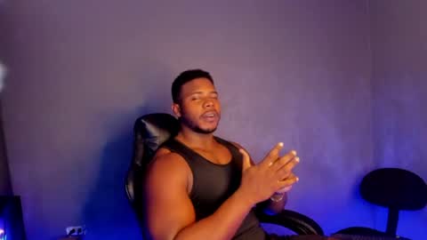 Leandro jones online show from April 19, 8:00 pm