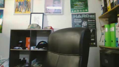 leonidascum online show from February 5, 6:15 pm