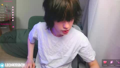 leonkissboy online show from April 5, 9:11 pm