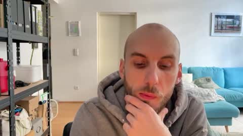 Leon online show from March 18, 3:04 pm