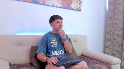 Snapshot of leoo_miller chatting on October 6, 8:46 pm Leo  online show from October 6, 8:46 pm