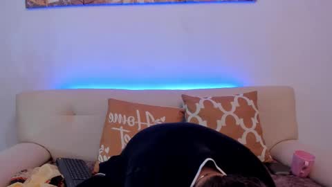 Snapshot of leoo_miller chatting on October 21, 9:17 pm Leo  online show from October 21, 9:17 pm