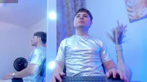 Snapshot of leoo_miller chatting on October 16, 9:45 pm Leo  online show from October 16, 9:45 pm