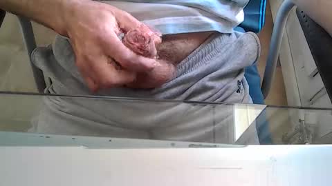 Snapshot of leoufdedingue chatting on October 21, 7:33 am CESTMOI75100 online show from October 21, 7:33 am