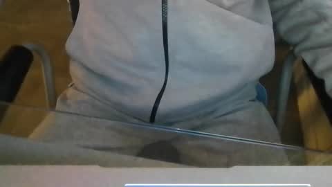 Snapshot of leoufdedingue chatting on October 20, 6:17 am CESTMOI75100 online show from October 20, 6:17 am