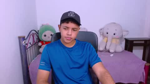 Snapshot of levii_7 chatting on October 6, 10:47 pm      0600AM-1200PM - online show from October 6, 10:47 pm