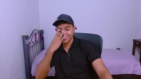 Snapshot of levii_7 chatting on October 1, 11:30 pm      0600AM-1200PM - online show from October 1, 11:30 pm