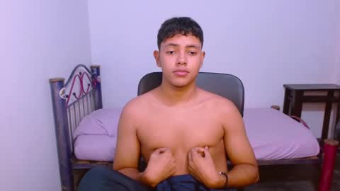 Snapshot of levii_7 chatting on September 25, 10:19 pm      0600AM-1200PM - online show from September 25, 10:19 pm