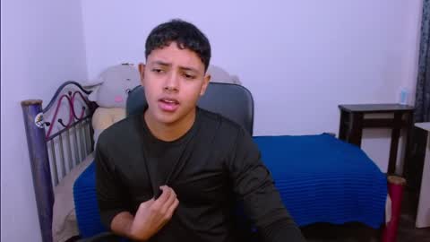 Snapshot of levii_7 chatting on October 18, 4:39 am      0600AM-1200PM - online show from October 18, 4:39 am