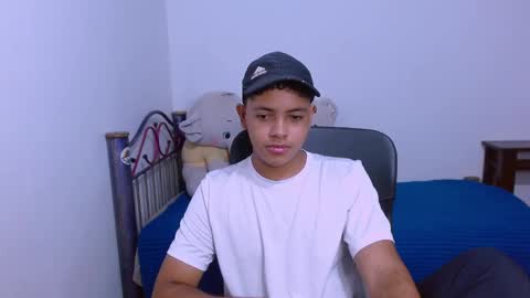 Snapshot of levii_7 chatting on October 15, 10:06 pm      0600AM-1200PM - online show from October 15, 10:06 pm