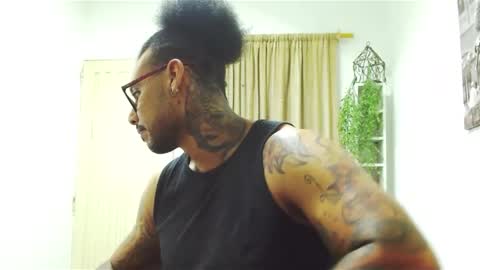 Snapshot of lewisstrong chatting on February 11, 10:50 pm Lewis Strong online show from February 11, 10:50 pm