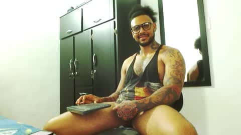 Snapshot of lewisstrong chatting on September 20, 10:32 pm Lewis Strong online show from September 20, 10:32 pm