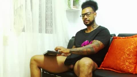 Snapshot of lewisstrong chatting on January 25, 11:02 am Lewis Strong online show from January 25, 11:02 am