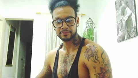 Snapshot of lewisstrong chatting on February 9, 12:18 am Lewis Strong online show from February 9, 12:18 am